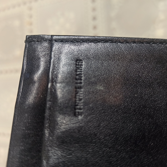 Kenneth Cole Black Leather Women's Hand Wallet with Silver Accent - Picture 7 of 14